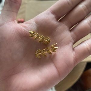 Gold leaf earrings with crystals